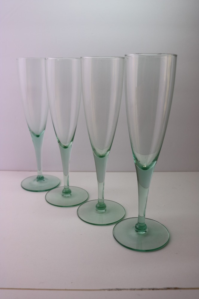 Set of 4 Light Green Champagne Fluted Glasses 8 1/2 » Tall