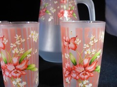 Briliant 5 Pc Pitcher And Juice Glass Set Frosted Pink Stripes Red Flowers