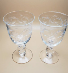 Heisey Glass Lariat Claret Wine Glass with Moonglo Cutting – set of 2