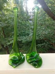 RARE PAIR VTG 1960s GREEN STRETCH MELTED 4/5 QUART GLASS WINE BOTTLES VASES 13″