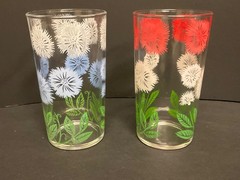 Vtg Kraft Swanky Swig Flowers Juice Glasses Set of 2 Bachelor Button 1 Red 1 Blu