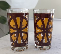 2 VINTAGE 70’s RETRO GLASS TUMBLERS GLASSES GEOMETRIC PRINT 8 Oz