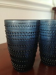 PAIR DEEP BLUE TEXTURED GLASS 12 OZ DRINKING COCKTAIL STORAGE MAKEUP ART DESIGN
