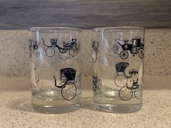 Pair of Vtg MCM Libbey Black Gold Horseless Carriage 3.5” Shot / Juice Glasses