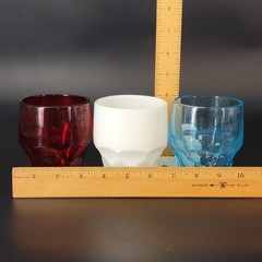 Set of 3 1960s Georgian Honeycomb Pattern Glass Tumblers Red White Blue 4″ T