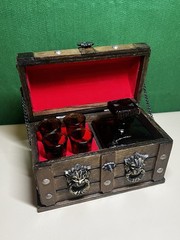 Vintage Treasure Chest Amber Decanter & 4 Glasses 1970s Pre Owned SHARP!