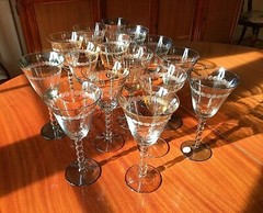 14 PAIRS ROMANIAN CHRYSTAL WINE & WATER GLASSES IN BLUE/GREEN/YELLOW/WHITE TINT