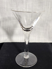 VINTAGE V SHAPED CORDIAL GLASSES – MAKER UNKNOWN – (7)