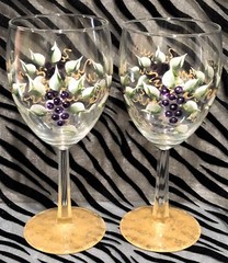 2 Hand Painted Purple Grapes w/Green Leaves, Gold Foot Crystal Wine Glasses 7in