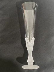 Sasaki Crystal Glass WINGS Champagne Flute Cocktail FROSTED BIRD Dove 9-1/4″