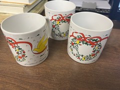 3 Taylor and NG Christmas Wreath Coffee Mugs 1980 Peace on Earth