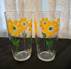 2 Vintage 1 Pint Hazel Atlas Daisy Sour Cream Glasses