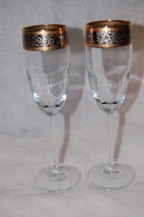 Pair of 8.5″ Crystal Champayne Flutes With 1″ Gold/Platium Trim on Rim