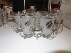LIBBY «SILVER FOLIAGE» SET OF 9-4 3/4″ TALL GLASSES W/METAL RACK
