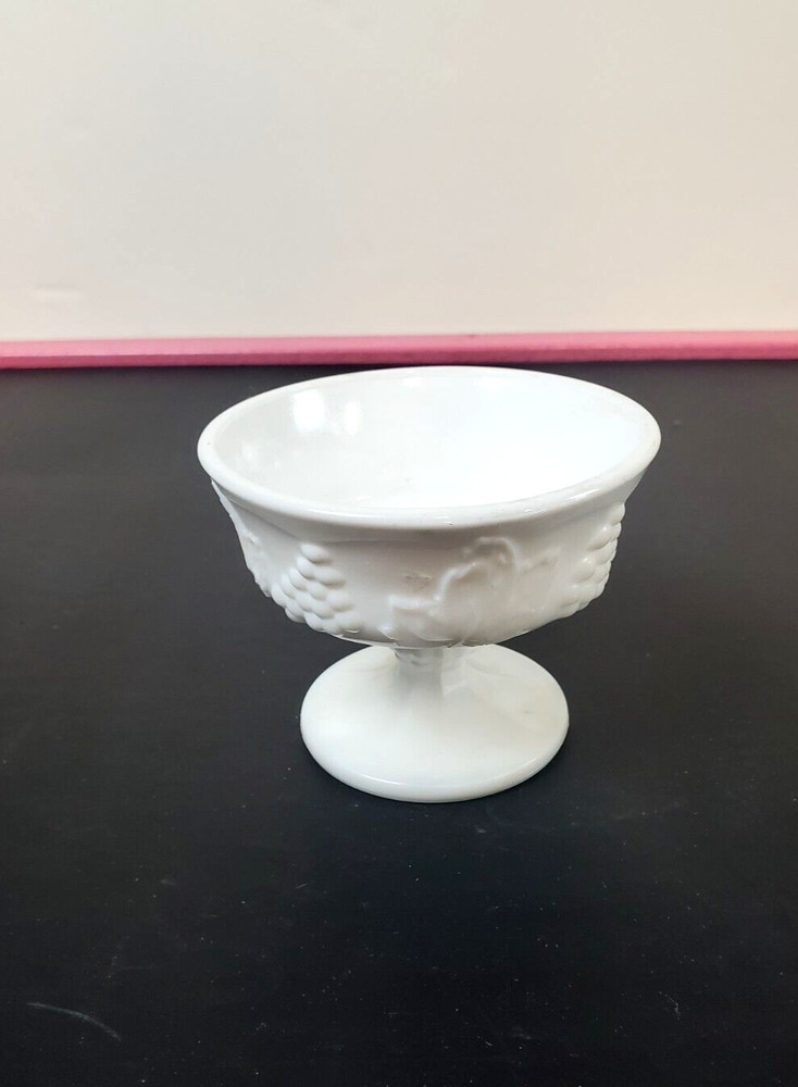 VTG Indiana Colony Harvest Grape Milk Glass Sherbert Glass/ Desert Bowl