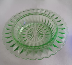 Green Depression Glass Wine Bottle Holder Uranium GLOWS UV Windsor Butter Bottom