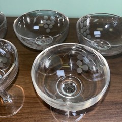 Set 5 Vintage Etched Grapevine Champagne Coupe Cocktail Crystal Glasses, 4.4”