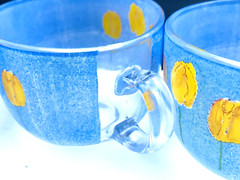 Set of 4 Art Glass Mugs D’Arques-Durand Tulip Ciel Yellow Tulips Blue Shab Chic