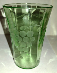 Vintage Tiffin Green Glass Grape Etched Tumbler Glows Uranium 3 1/8″ Black Light