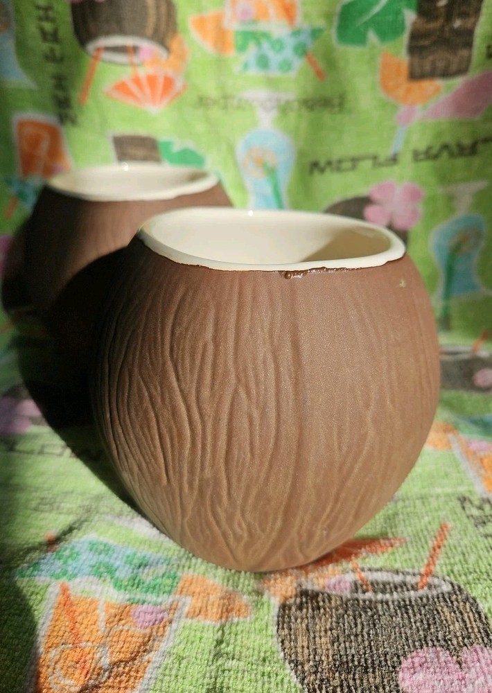 Trader Vic’s Coconut 🥥 2 Glass Set!! Coconut Cups Tropical Hawaiian~ FUN!