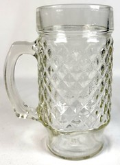 💥Set of 2 Vintage Glass Beer Mugs Diamond Pattern Pedestal Base.