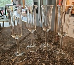 Swirl Optic Clear Champagne Flutes 4 oz 8″ Tall Set Of 4