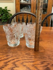Laura Glassworks Daisy Floral 4″ tall Double Old Fashioned Tumblers (set of 4)