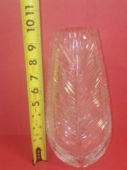 CRYSTAL CUT LEAVES & FERN DESIGN VASE SAW BORDERS 10″ HEAVY!!