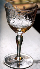 Vtg Set 7 HAND BEVEL CUT Wine Glasses CROSSED WREATH FLORAL/ Bulb Stem 4.75″