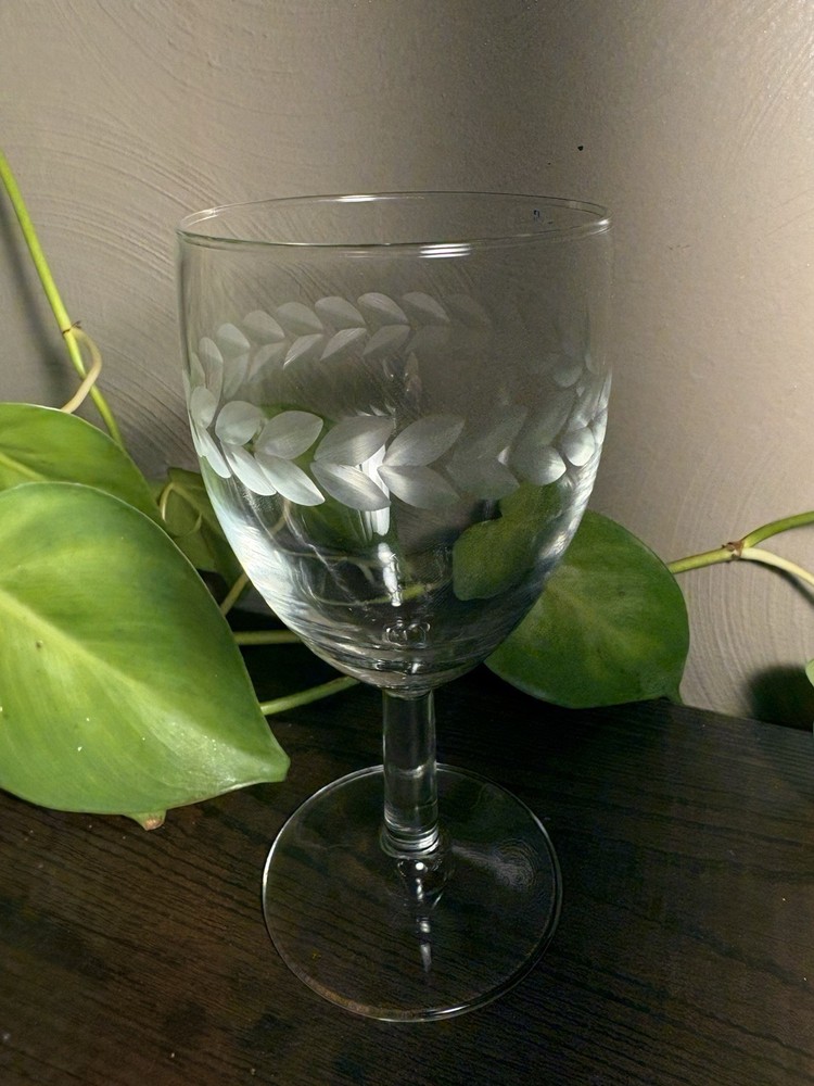 Anchor Hocking Clear Gray Cut Laurel Leaf 5 3/4 » Wine Stem