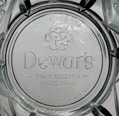 DEWARS SCOTCH Set of 2 OLD FASHIONED GLASSES 4″ Tall Celtic Knot Trefoil