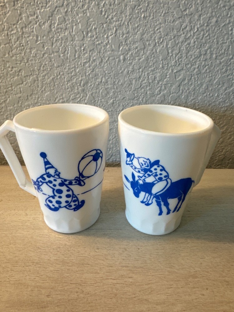Hazel Atlas circus pattern blue, set of children’s milk glasses