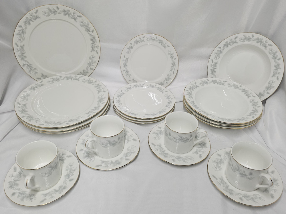 VTG MCM Libbey Christmas Winter Pinecone 16 Pc Tableware Set Mint Condition