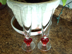 (2) Pair Red Heart Glass Champagne Flutes Toasting Glasses Set 8 1/2″