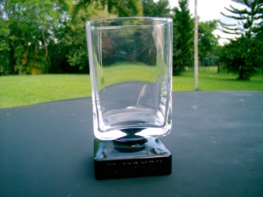 DI SARONNO 4.25″ TALL SQUARE DEEP PURPLE COLORED BOTTOM GLASS DISARONNO