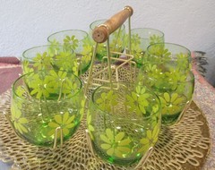 Flower Power 60″s 70″s 7 Roly Poly Glasses w /Caddy Green Yellow Daisies