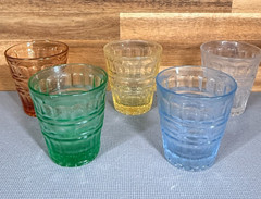 Vintage 5 Pc Colored Glass Tumbler Set Uranium Green UV Reactive 3.5″
