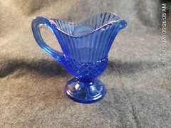 AVON FOSTORIA BLUE PITCHER ~ George Washington Mt. Vernon ~ 1976 (C7B2)