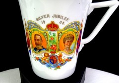 CWS Windsor Porcelain King George & Queen Mary 3 7/8″ Silver Jubilee Mug 1935