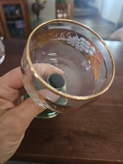 Vintage Set of 2 Wine Glasses Glass Green Beehive Stems Gold Leaves Grapes