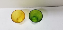 2 GREEN and YELLOW GOLD HORIZONTAL RINGS JUICE GLASSES