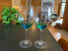 TEAL BLUE OMBRE PAIR OF 2 WINE LONG STEM GOBLETS NEAR PERFECT CONDITION