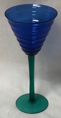 PIER 1 RIPPLE WINE GLASS BEE HIVE STYLE COBALT BLUE WITH GREEN STEM 8″ TALL
