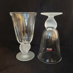 2 Fostoria Captiva 7″ Frosted Seashell Stem Wine Cocktail Glasses Goblets 8 Oz