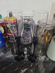 2 MIKASA GALLERIA FK701 OPUS BLACK CALA LILY COORDINATING CHAMPAGNE FLUTES 10″