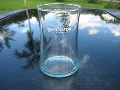 AEROPOSTAL ALAS DE VENEZUELA 3.75″ TALL BEVERAGE CLEAR GLASS WHITE LOGO