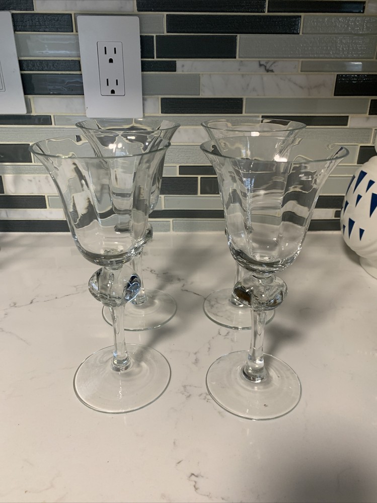 Beautiful Set Of 4 Clear 8 Inch Wineglasses
