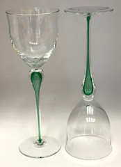 2 Mikasa Julliard Wine Goblets Art Glass Emerald Stem Drop Blown 10 5/8″
