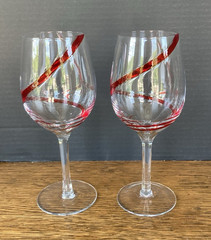 2 Pier 1 SWIRLINE RED Clear Glass 20 oz. Water/Wine Goblets 9″ Hand Blown MINT