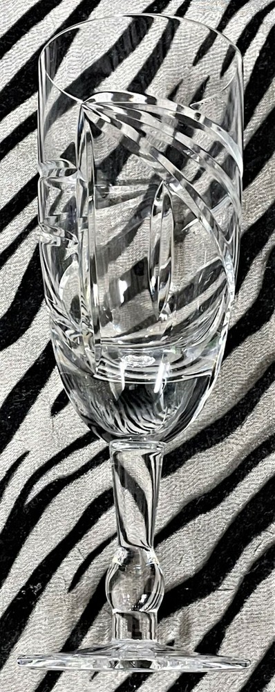 1 Cazlor BOLD MODERN Clear Cut Crystal Wine Glass 6 & 3/4 in., Vertical Cuts